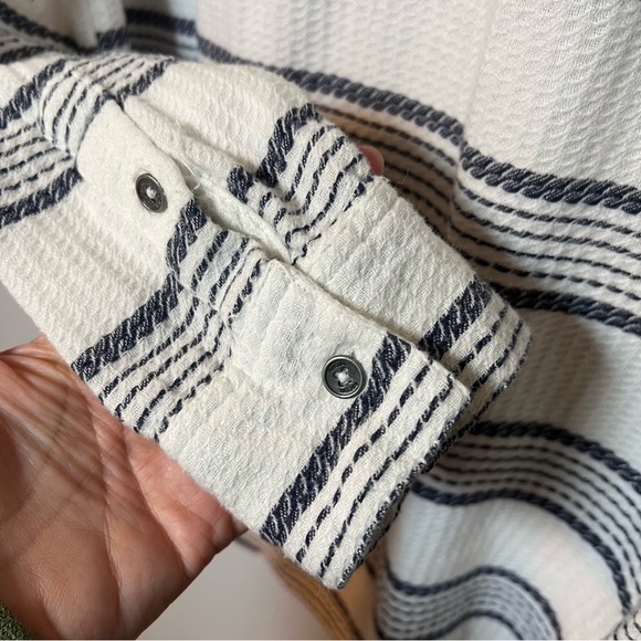 Rip Curl Button-up Shirt Women’s S Striped White Gray Long Sleeve Casual Beach - Picture 6 of 8